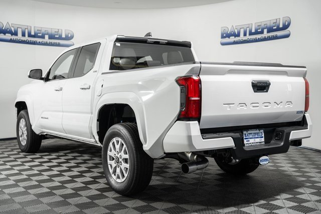 2025 Toyota Tacoma SR5 Double Cab photo 4