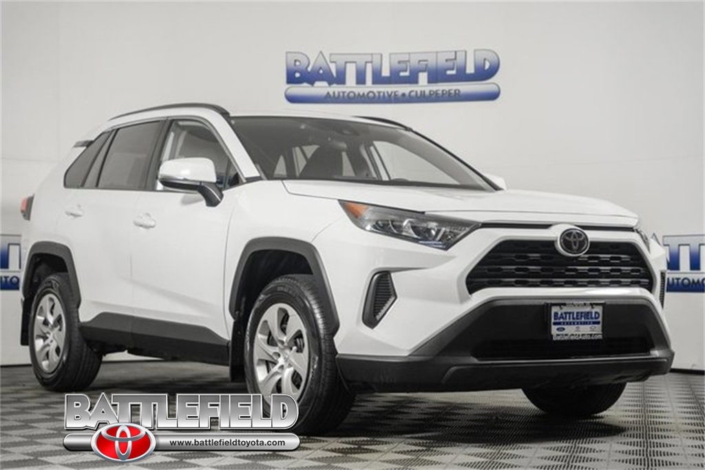 2021 Toyota RAV4 LE's photo