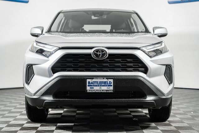 2025 Toyota RAV4 LE photo 2