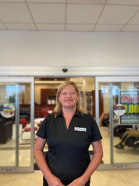 Staff member Sally Bochette from ID_5517444535f0