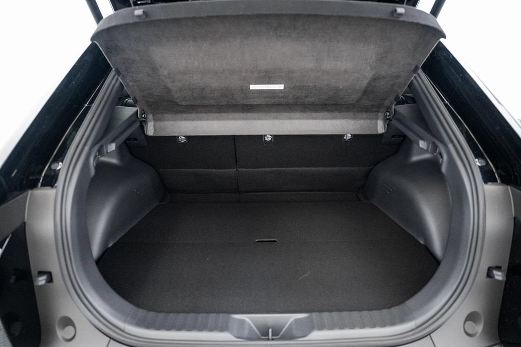 2026 Toyota C-HR SE - Photo 13