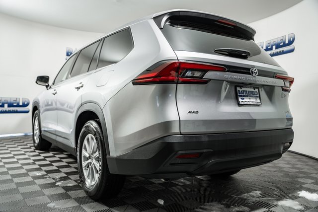 2025 Toyota Grand Highlander XLE photo 4