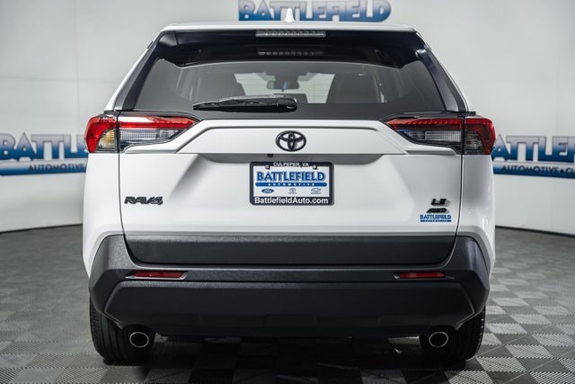2023 Toyota RAV4 LE photo 3