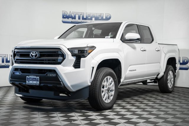 2025 Toyota Tacoma SR5 Double Cab photo 3