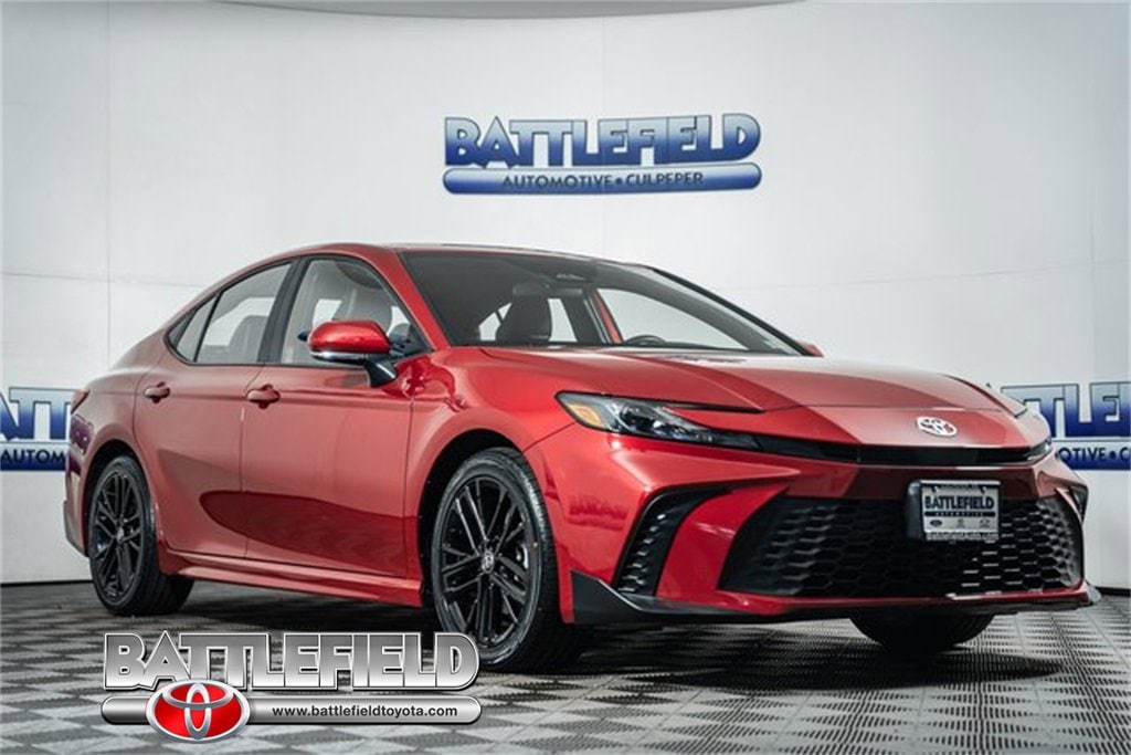 2025 Toyota Camry SE's photo