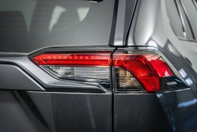 2025 Toyota RAV4 XLE photo 4