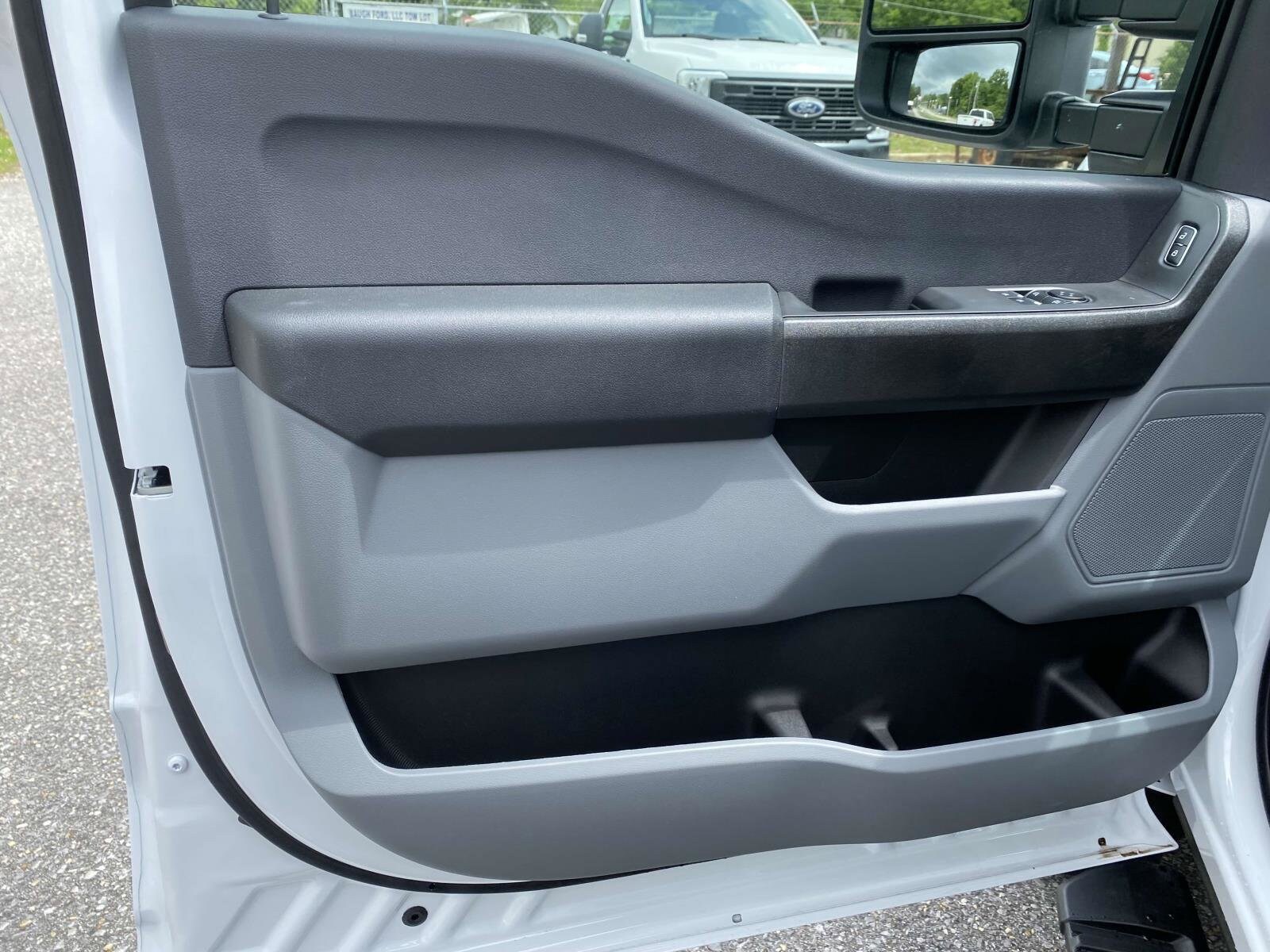 2024 Ford F-550 Super Duty Chassis Cab XL - Photo 10