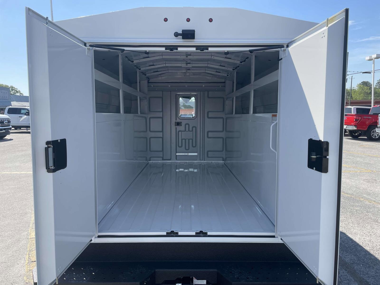 2024 Ford Transit Cutaway Base - Photo 10