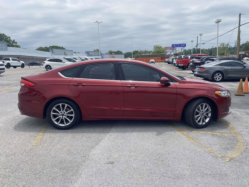 Used 2017 Ford Fusion SE Sedan