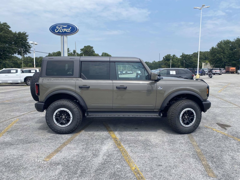 New 2026 Ford Bronco Outer Banks SUV