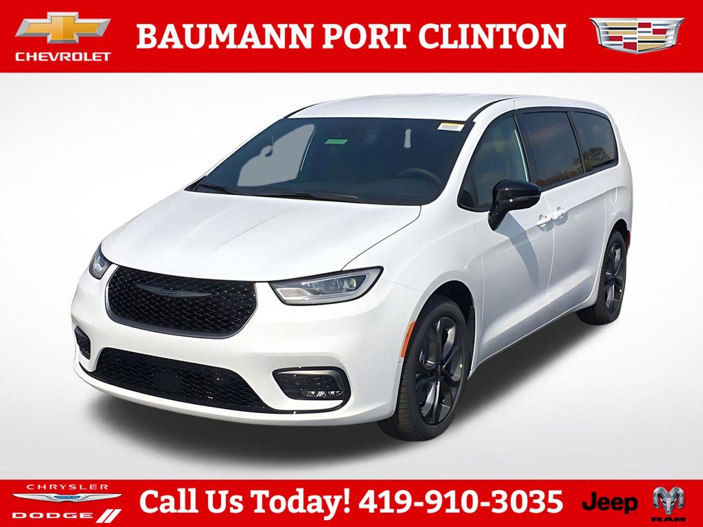 2026 Chrysler Pacifica Select - Photo 10