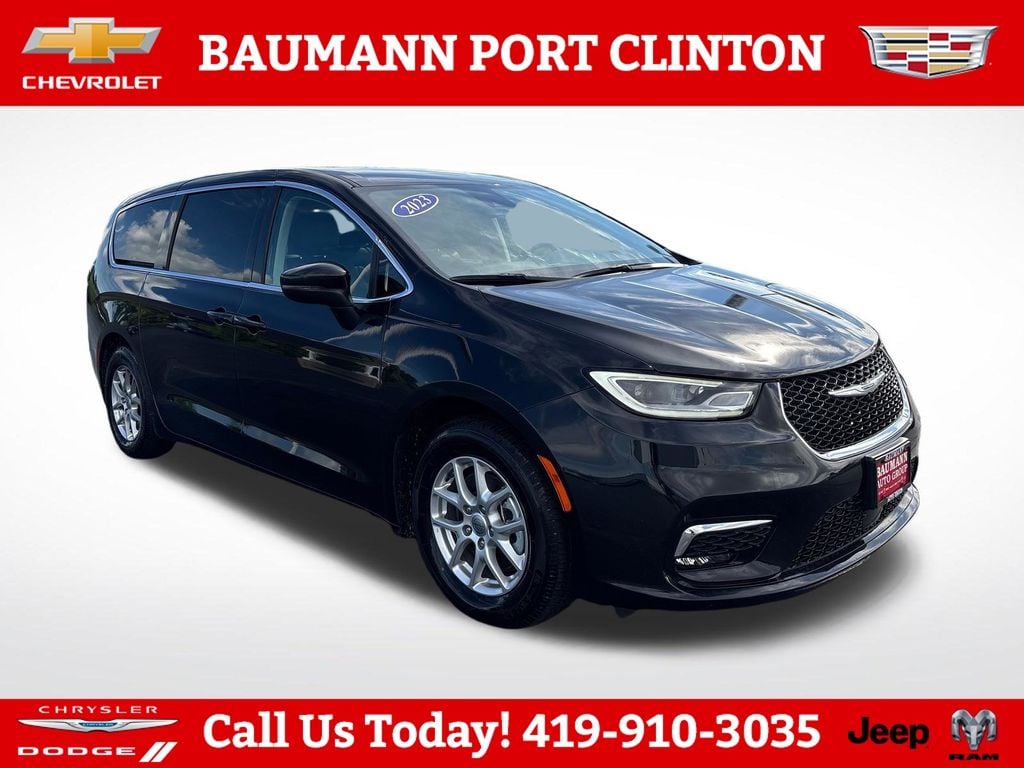 Used 2023 Chrysler Pacifica Touring L Minivan/Van