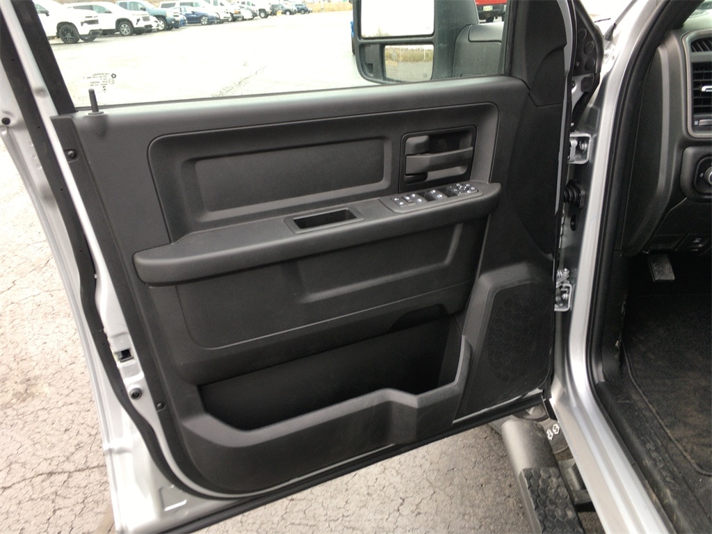 New 2026 Ram 2500 BLACK EXPRESS CREW CAB 4X4 6'4 BOX Pickup