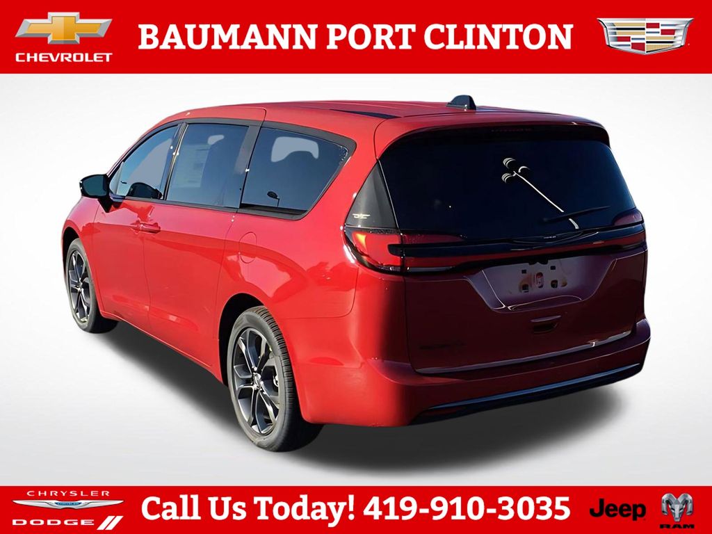 2026 Chrysler Pacifica Select - Photo 8
