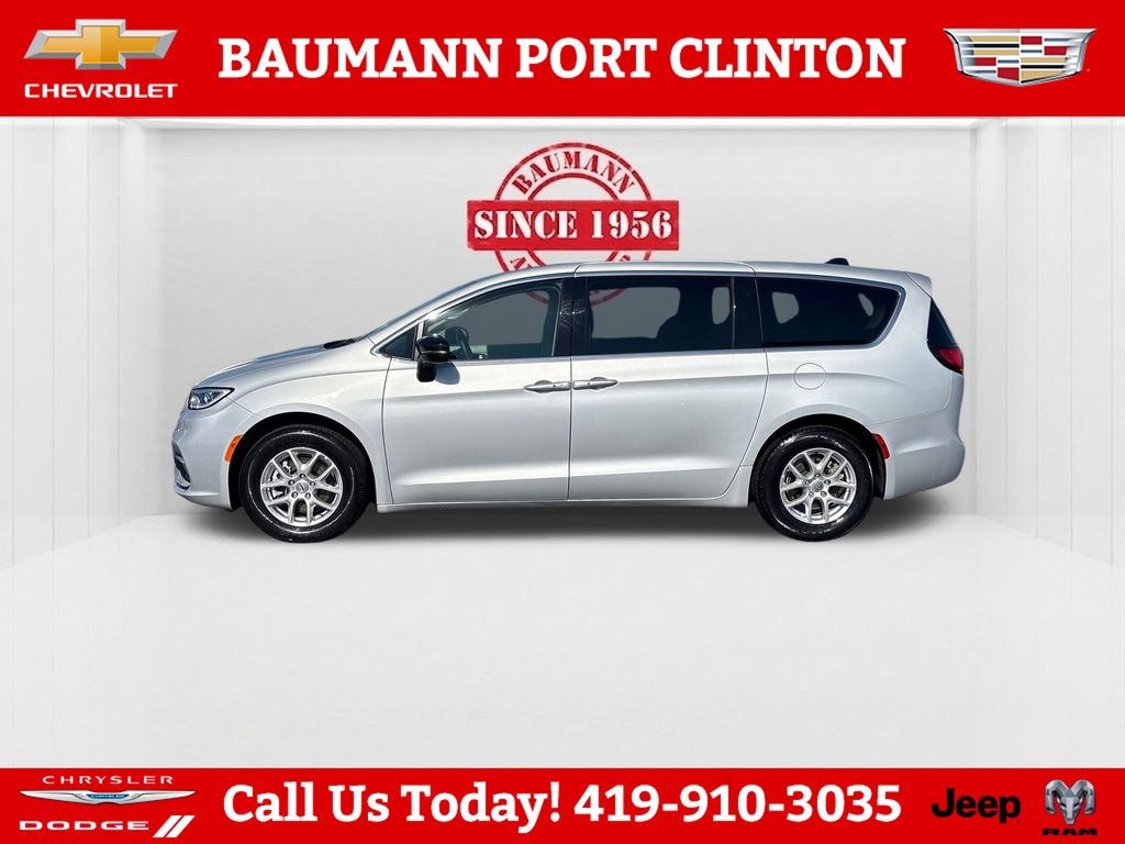 Used 2024 Chrysler Pacifica Touring L Minivan/Van