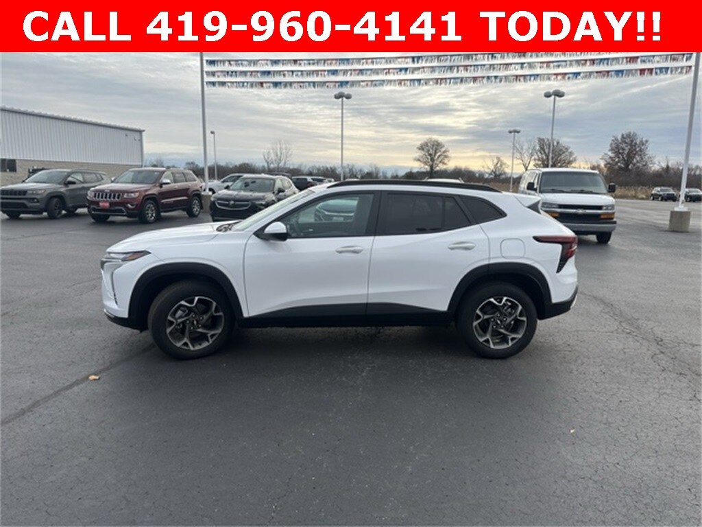 2024 Chevrolet Trax LT photo 4