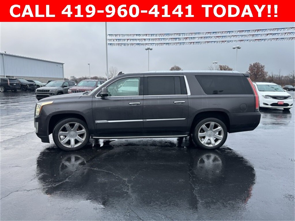 2018 Cadillac Escalade ESV Luxury photo 2