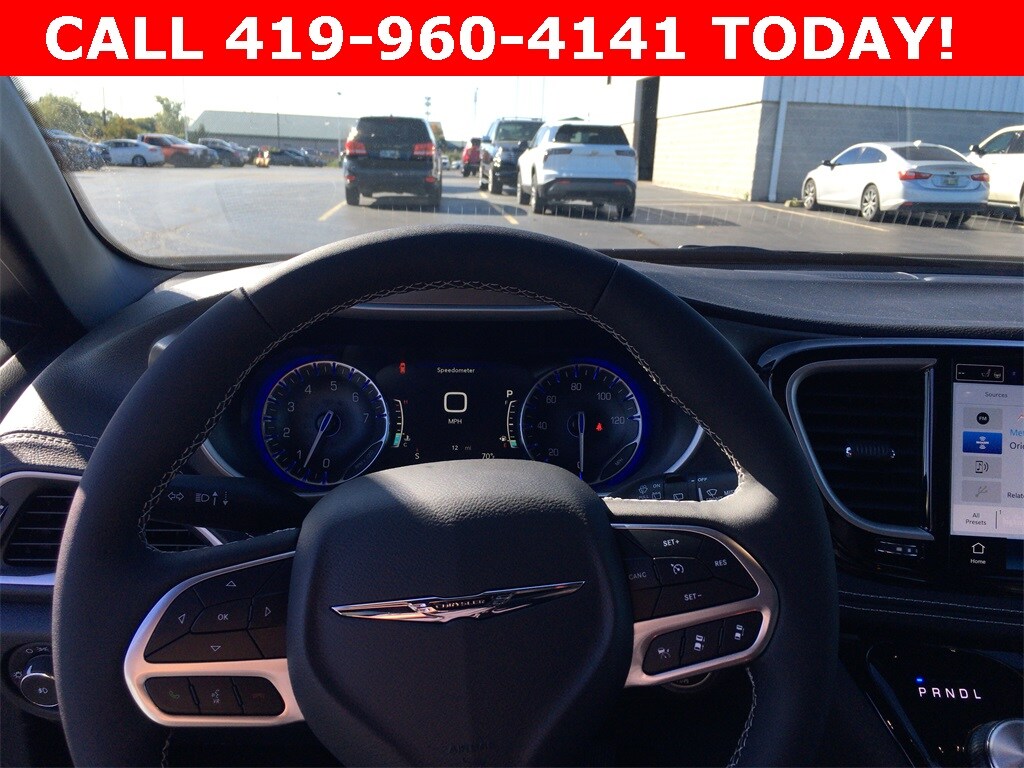 2026 Chrysler Pacifica photo 3