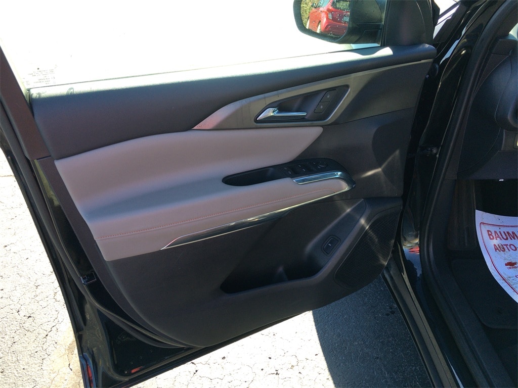 Used 2025 Chevrolet Traverse LT SUV