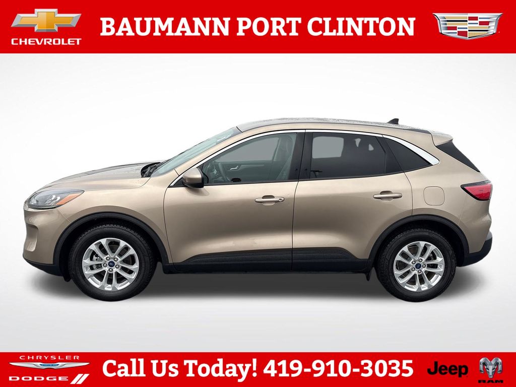 Used 2020 Ford Escape SE with VIN 1FMCU0G69LUA28030 for sale in Fremont, OH