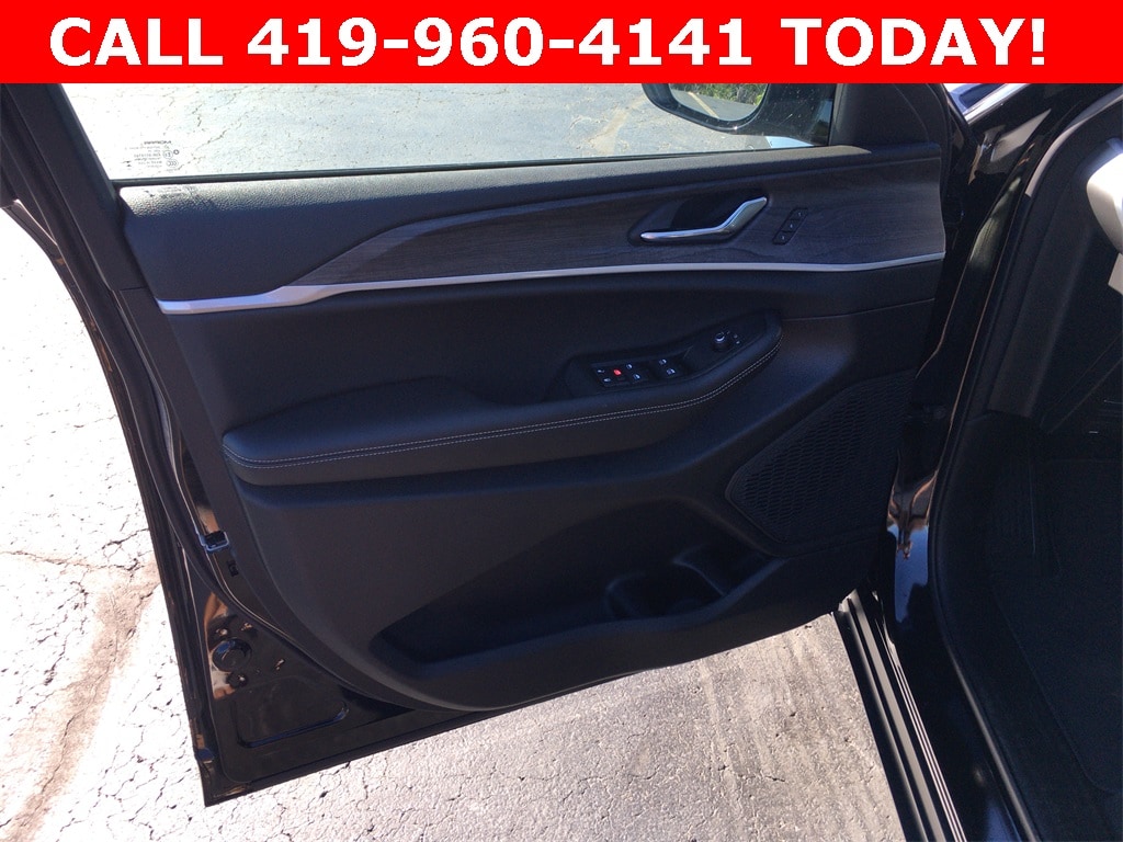 New 2025 Jeep Grand Cherokee LIMITED 4X4 Sport Utility