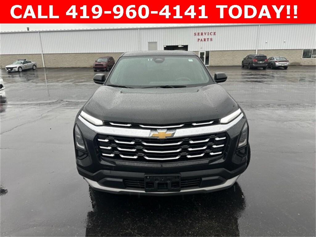 2025 Chevrolet Equinox LT photo 2