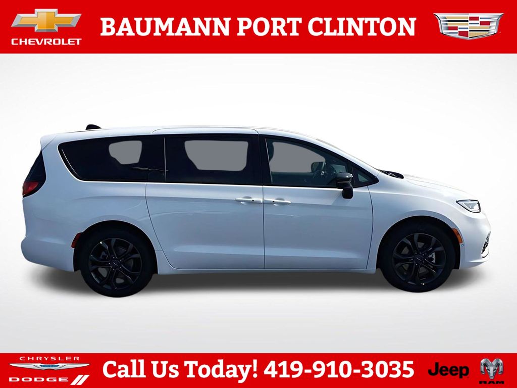 2026 Chrysler Pacifica Select - Photo 4