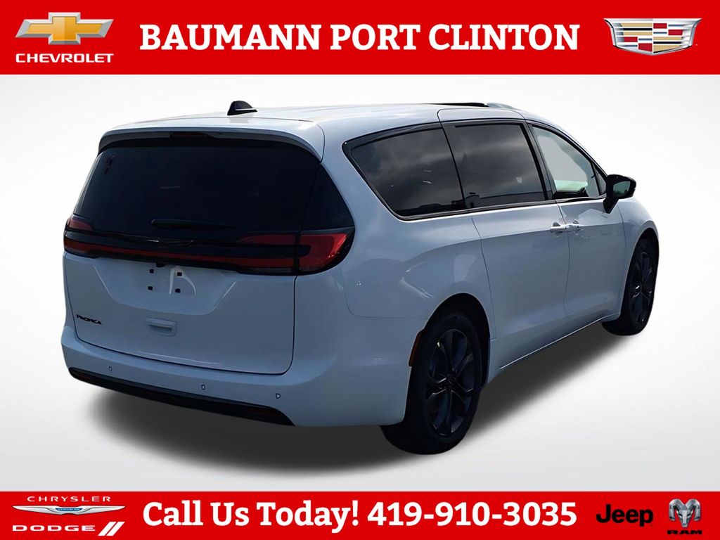 2026 Chrysler Pacifica Select - Photo 5