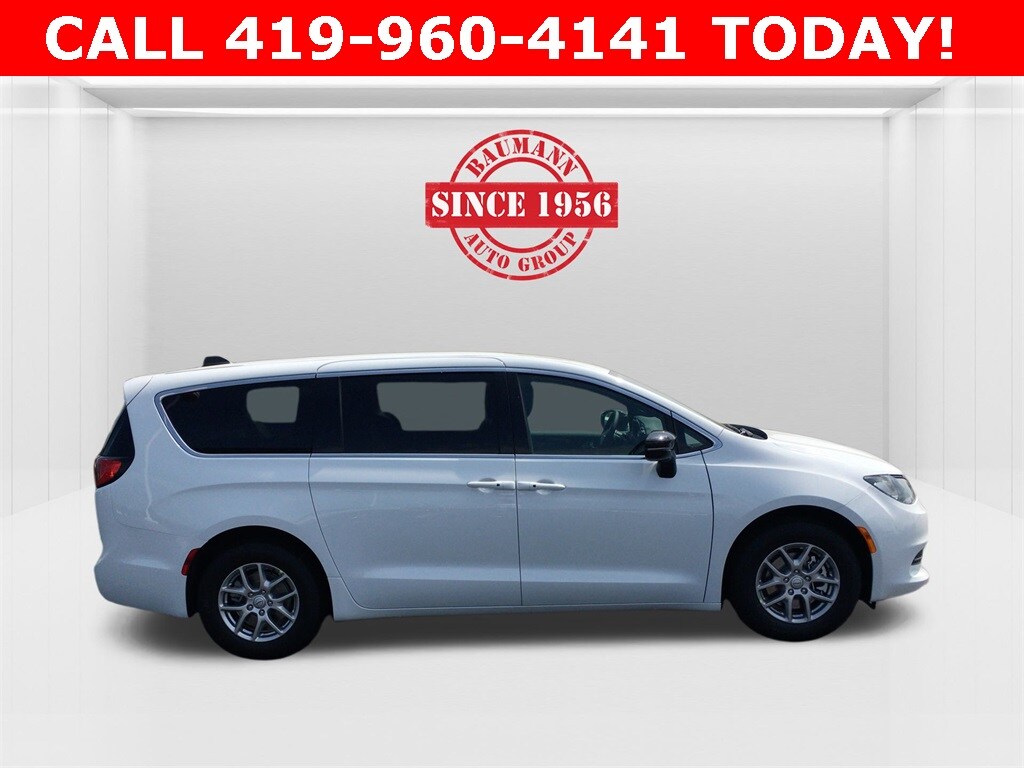 2026 Chrysler Voyager LX photo 3