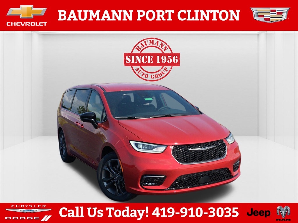 2026 Chrysler Pacifica Select's photo