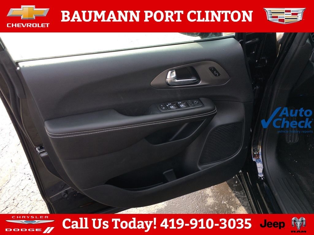 New 2026 Chrysler Pacifica SELECT AWD Passenger Van