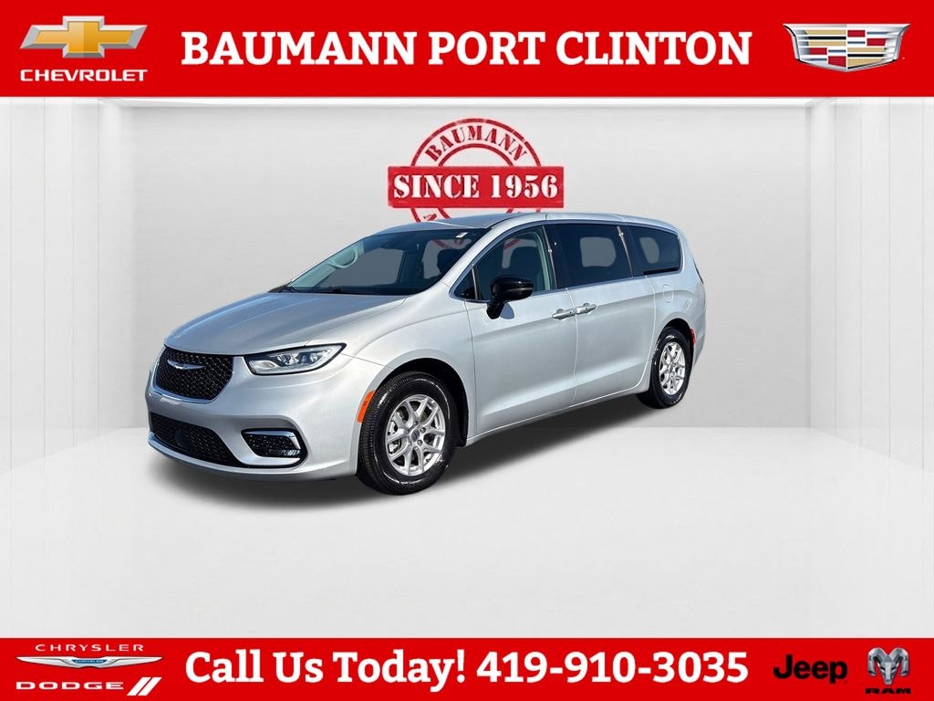 Used 2024 Chrysler Pacifica Touring L Minivan/Van