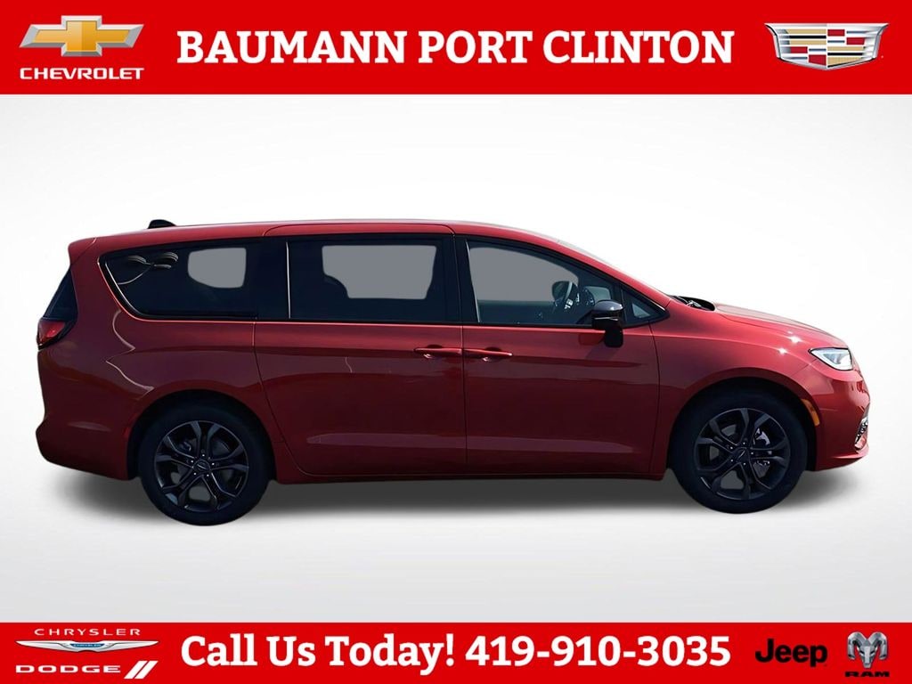 New 2026 Chrysler Pacifica SELECT Passenger Van