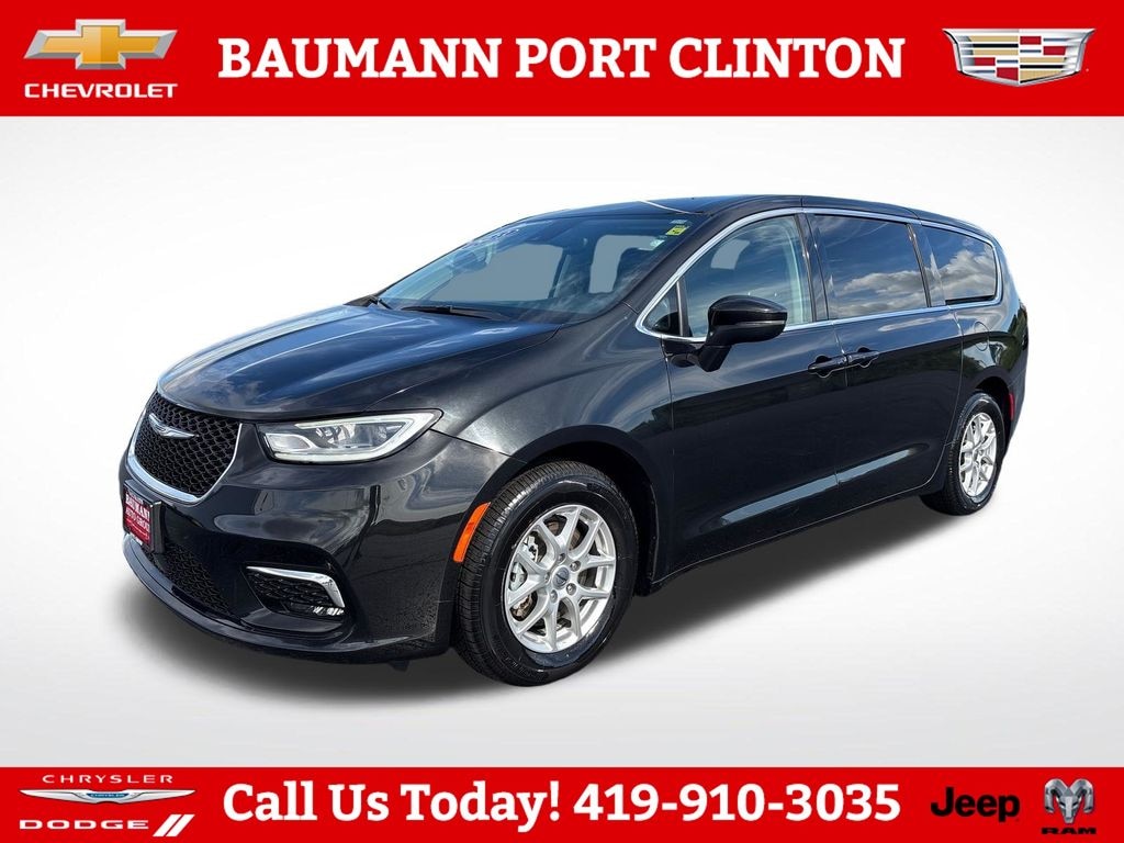 Used 2023 Chrysler Pacifica Touring L Minivan/Van