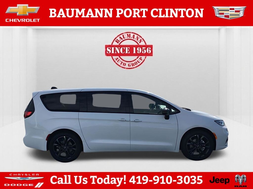 New 2026 Chrysler Pacifica SELECT Passenger Van
