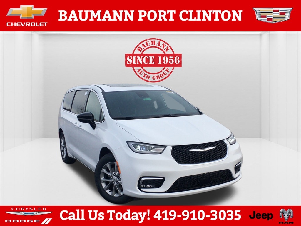 2026 Chrysler Pacifica Limited's photo