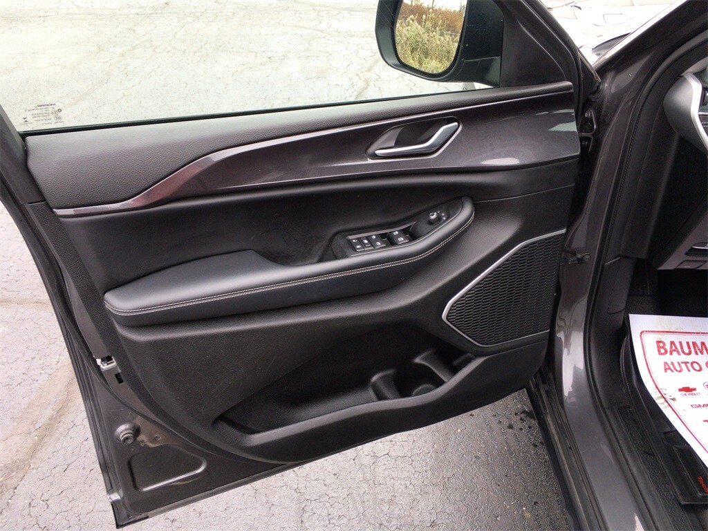 Used 2021 Jeep Grand Cherokee L Laredo SUV