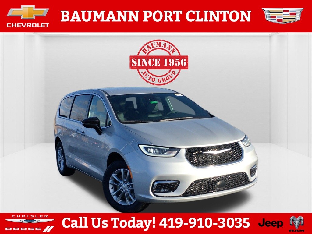 New 2026 Chrysler Pacifica SELECT AWD Passenger Van