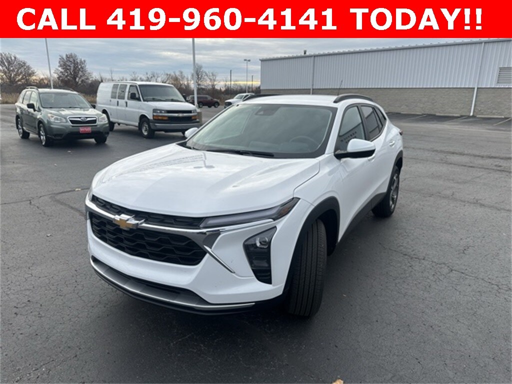 2024 Chevrolet Trax LT photo 3