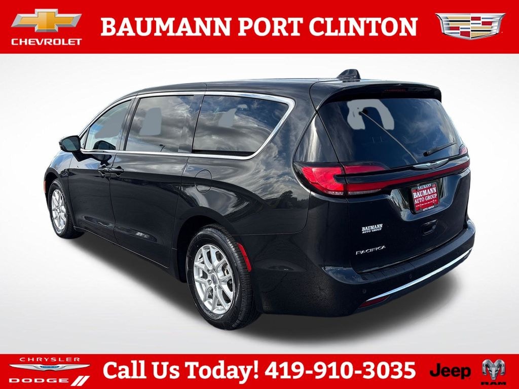 Used 2023 Chrysler Pacifica Touring L Minivan/Van