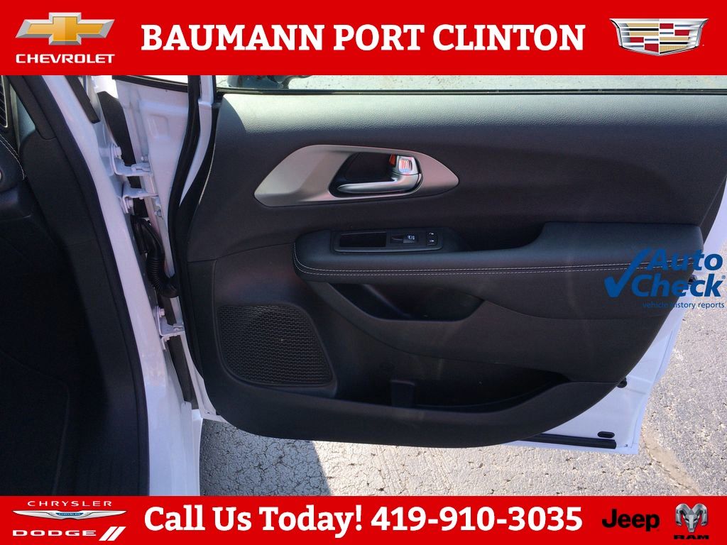 2026 Chrysler Pacifica Select - Photo 12