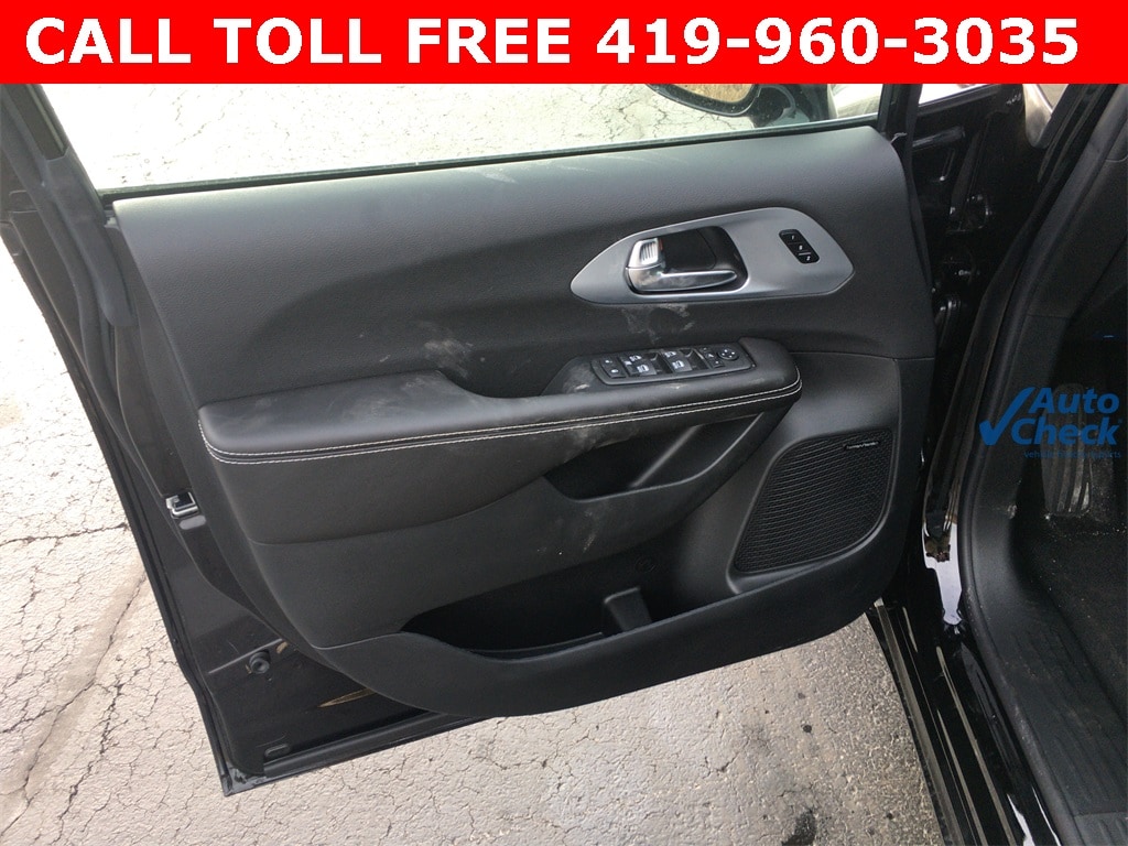 New 2026 Chrysler Pacifica LIMITED AWD Passenger Van