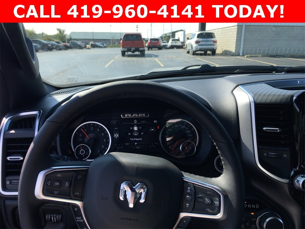 New 2026 Ram 1500 BIG HORN CREW CAB 4X4 5'7 BOX Pickup