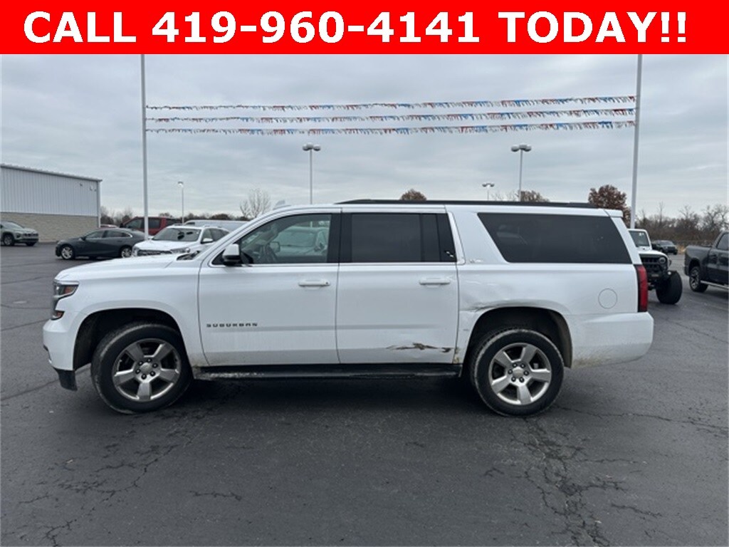 2016 Chevrolet Suburban LT photo 2