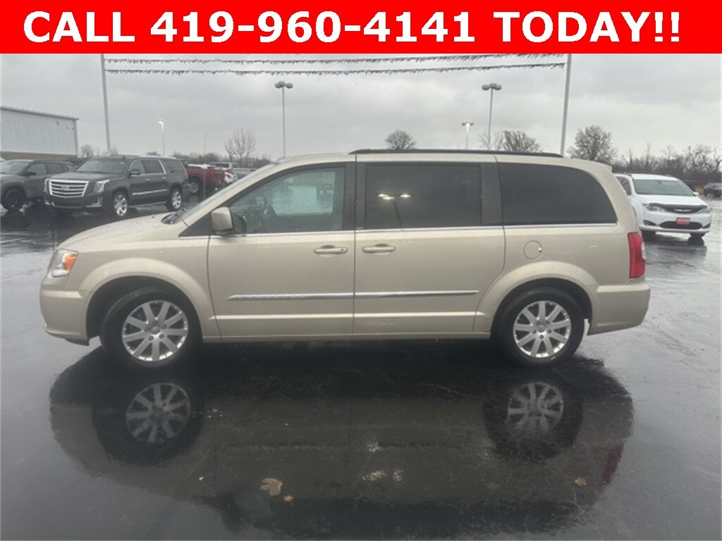 Used 2013 Chrysler Town & Country Touring Minivan/Van