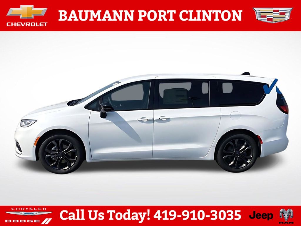 2026 Chrysler Pacifica Select - Photo 9