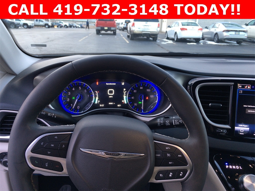 Used 2024 Chrysler Pacifica Touring L Minivan/Van