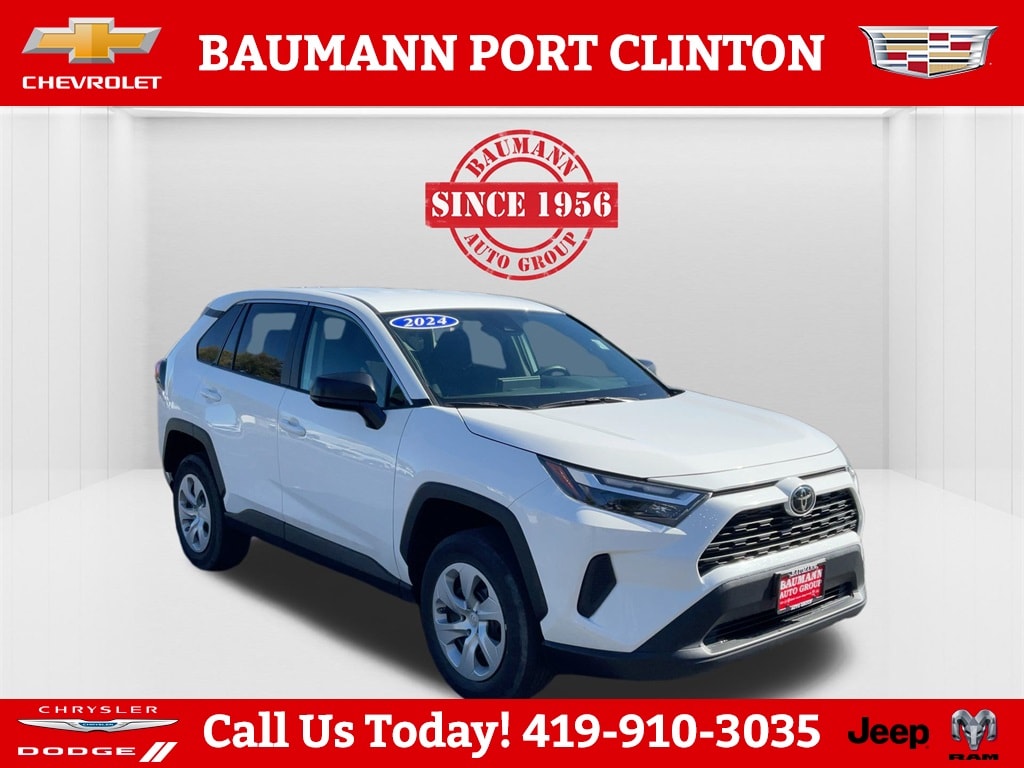 2024 Toyota RAV4 LE's photo