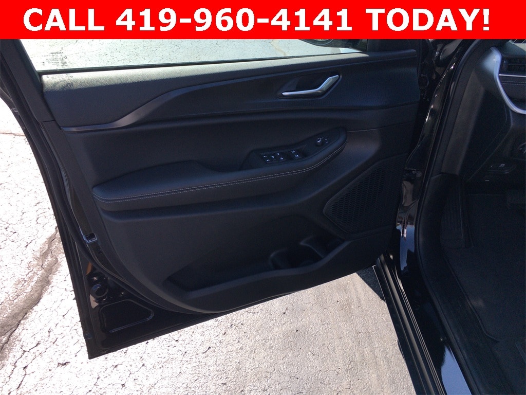 New 2025 Jeep Grand Cherokee L ALTITUDE X 4X4 Sport Utility