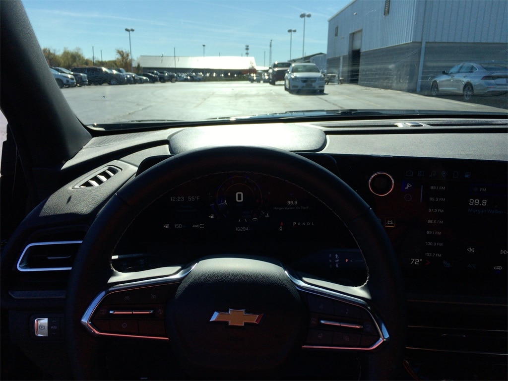 Used 2025 Chevrolet Traverse LT SUV